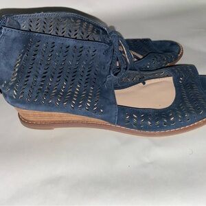Vince Camuto Navy Blue Suede Open Toe Wedge Sandal size 6.5M